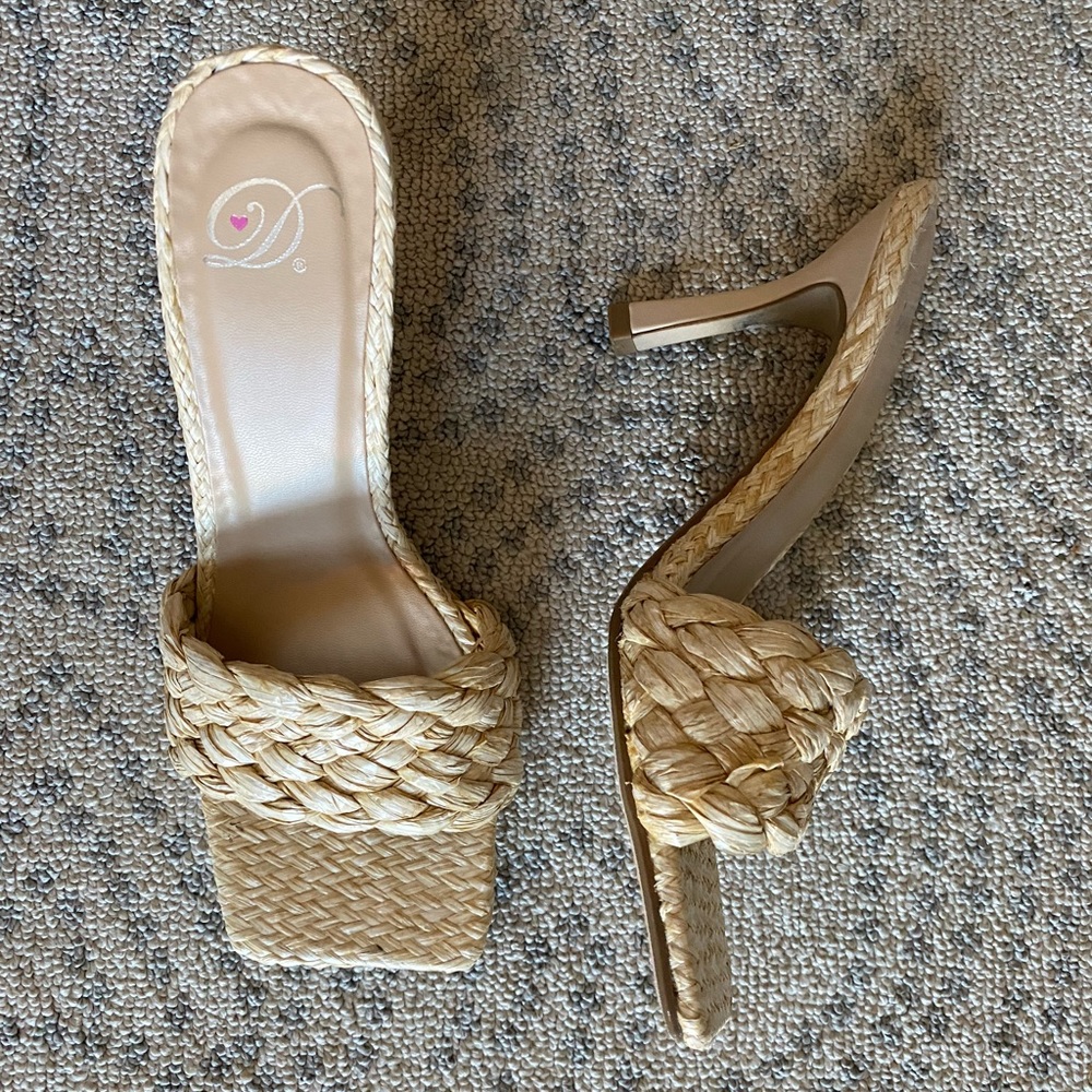 Square toe heeled raffia mule | Vici size 9